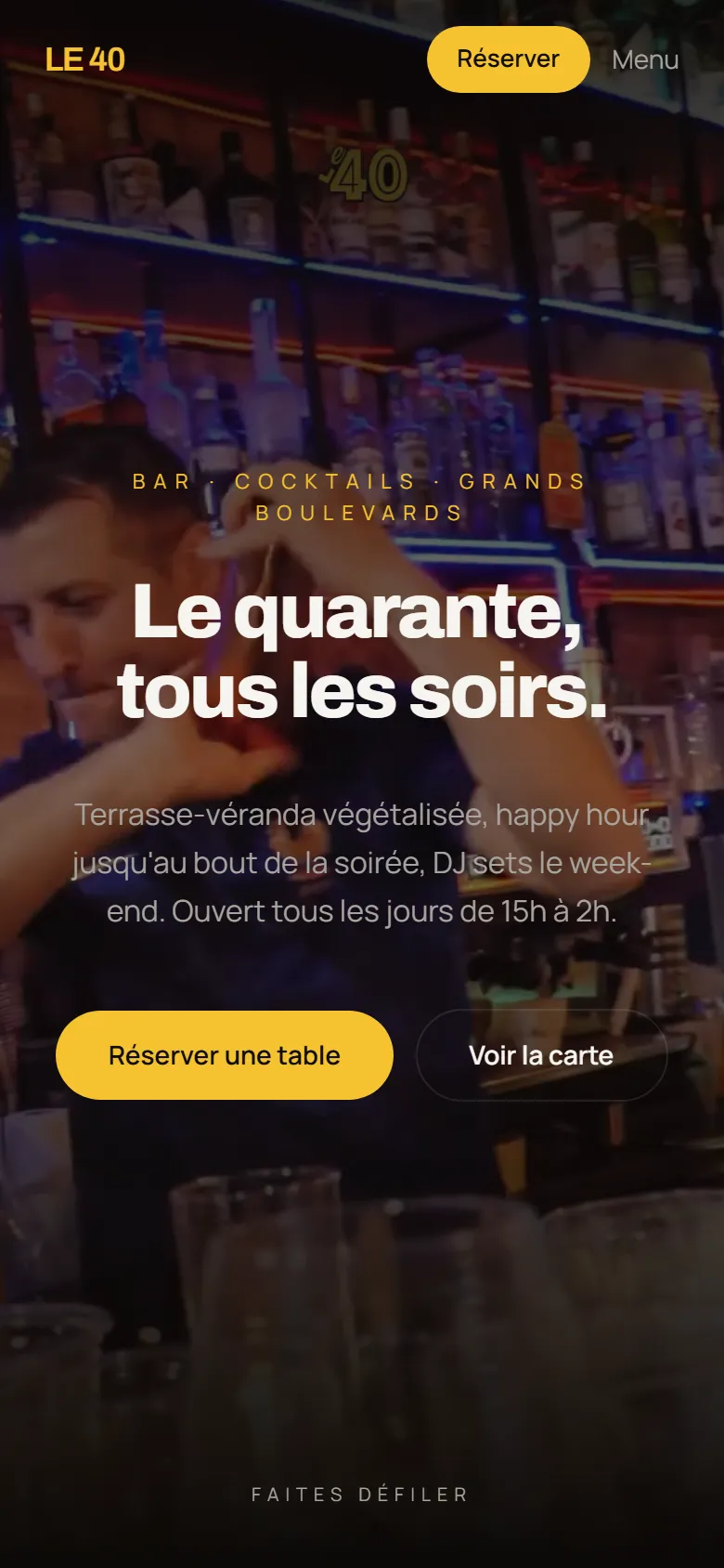 Page d'accueil du site du bar Le 40 sur téléphone, avec les boutons Réserver une table et Voir la carte